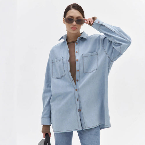 Kvinders afslappede denim skjortejakke med oversized pasform og praktiske brystlommer Stilla