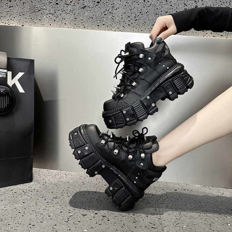 Dame Chunky High-Top Sneakers med ekstravagant profil og robuste applikationer Stilla