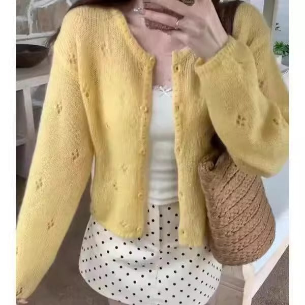 Kvinder cardigan med delikat blomsterkrans og elegante knapper Stilla