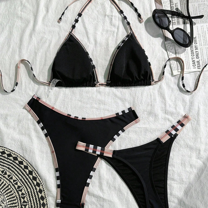Dame Triangel-Bikini med justerbare stropper og elegante flæse detaljer Skovae