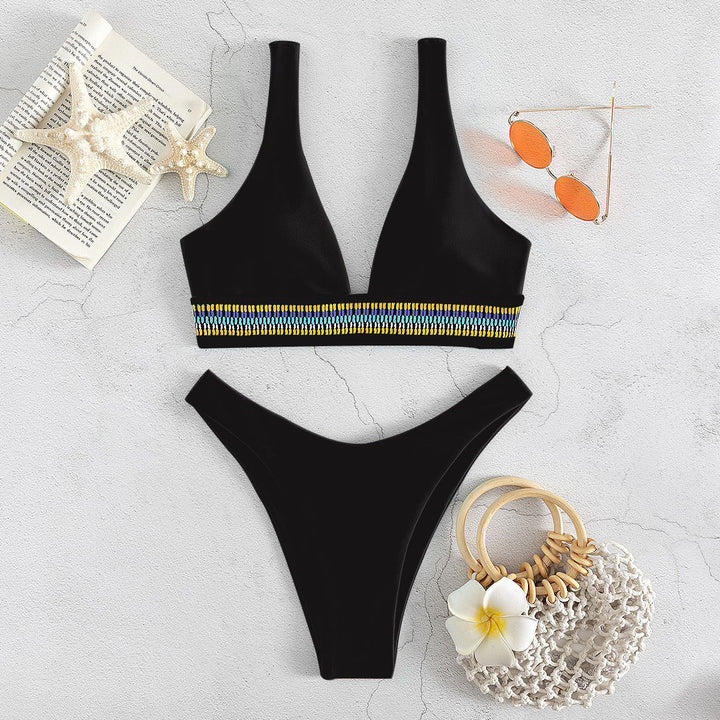Dame Bikini-Sæt med elegant V-udskæring og smagfuld detalje Skovae