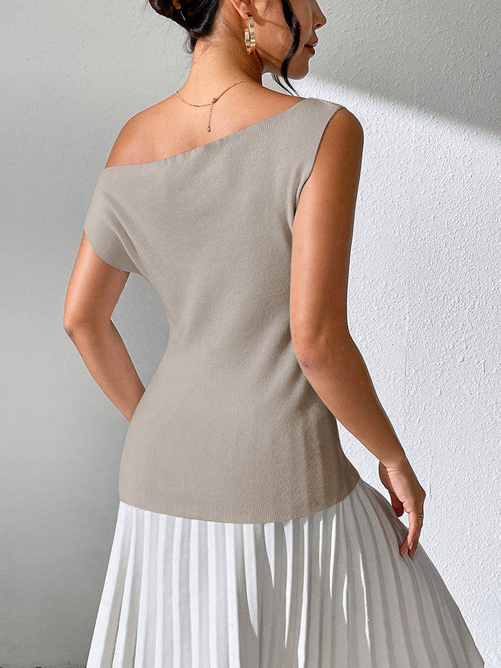 Skovae | Ensfarvet ærmeløs top med off-the-shoulder strikkedesign