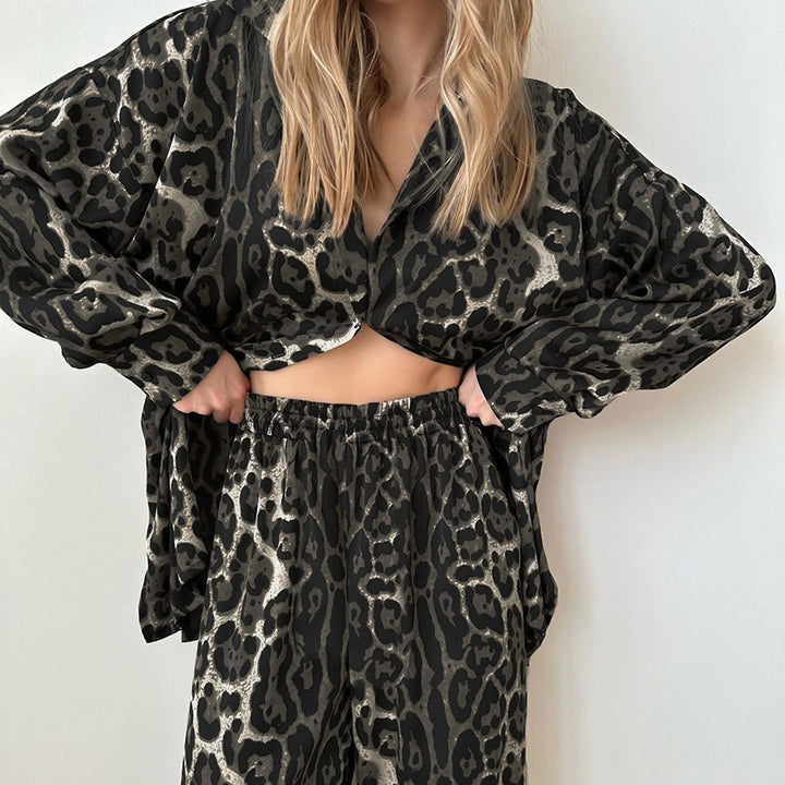 Dame Lounge-Sæt med elegant leopardmønster og brede bukser Stilla