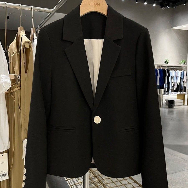 Damer Elegant og skræddersyet blazer med slanke klapper Stilla
