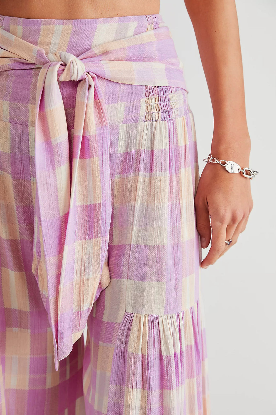 Dame Boho-stil bluse med puffærmer og elegant knaplukning Stilla