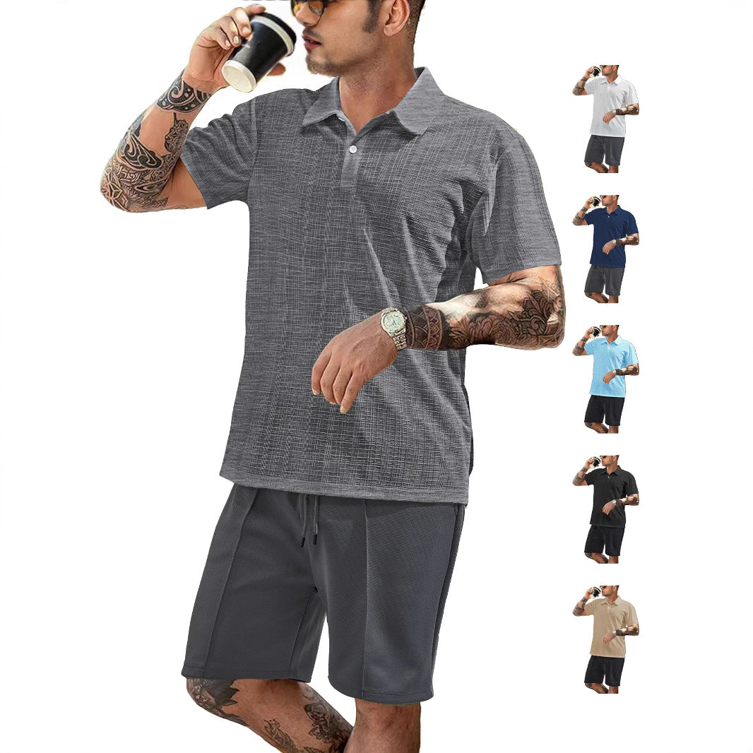 Herrer to-delt sommer-rejse-sæt med tekstureret kortærmet poloshirt og funktionelle mesh-shorts Skovae
