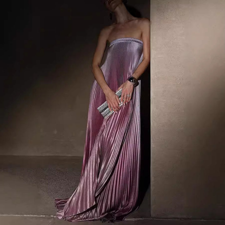 Dame Maxikjole med raffineret plisseret design og elegant udskæring Stilla