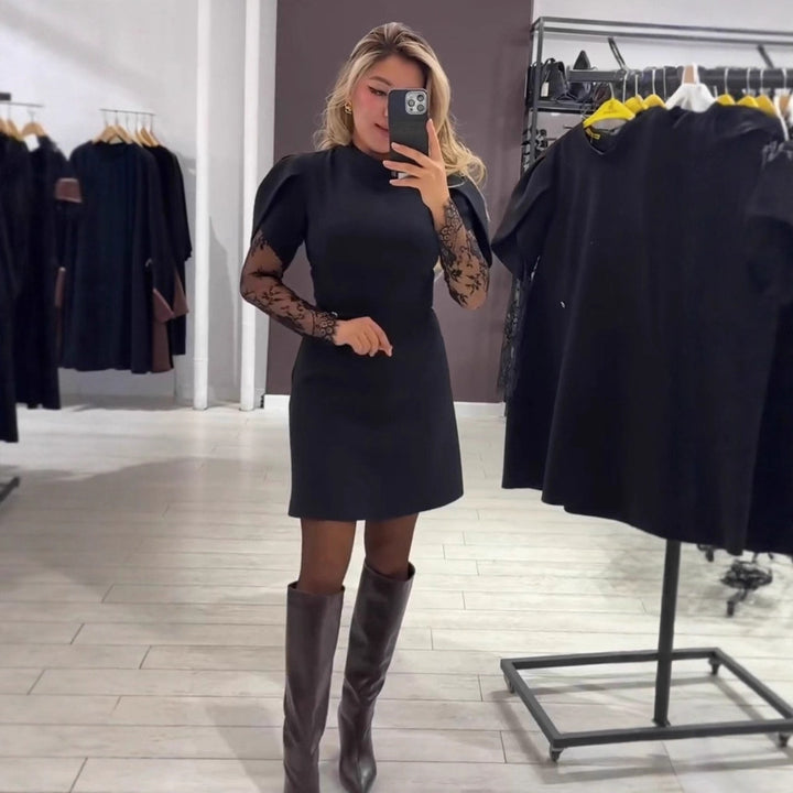 Kvinders elegante kjole med blonder og figursyet snit Stilla