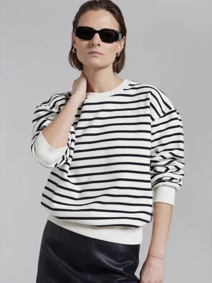 Dame stribet sweatshirt med innovativt snit og afslappet pasform Stilla