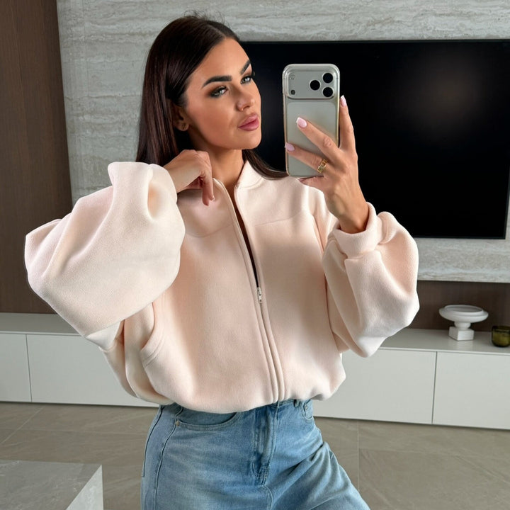 Kvinders cropped fleece jakke med voluminøse ærmer og høj krave Skovae