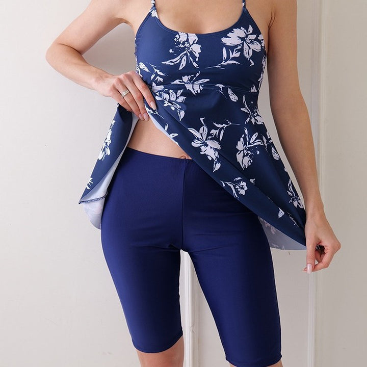 Dame fritids-badeoverdel med blomster top og sport shorts Stilla