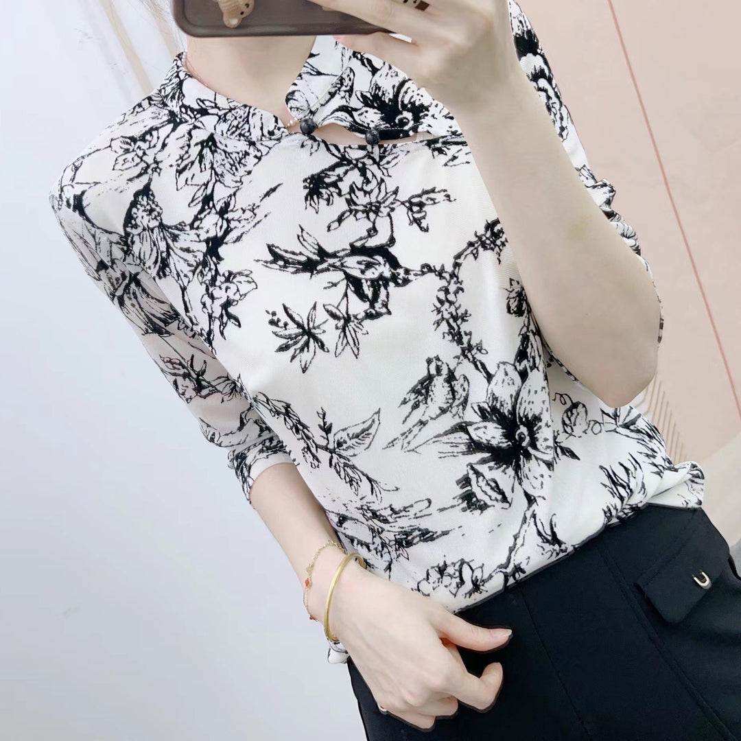Damebluse med blomsterprint og elegant ståkrave Stilla