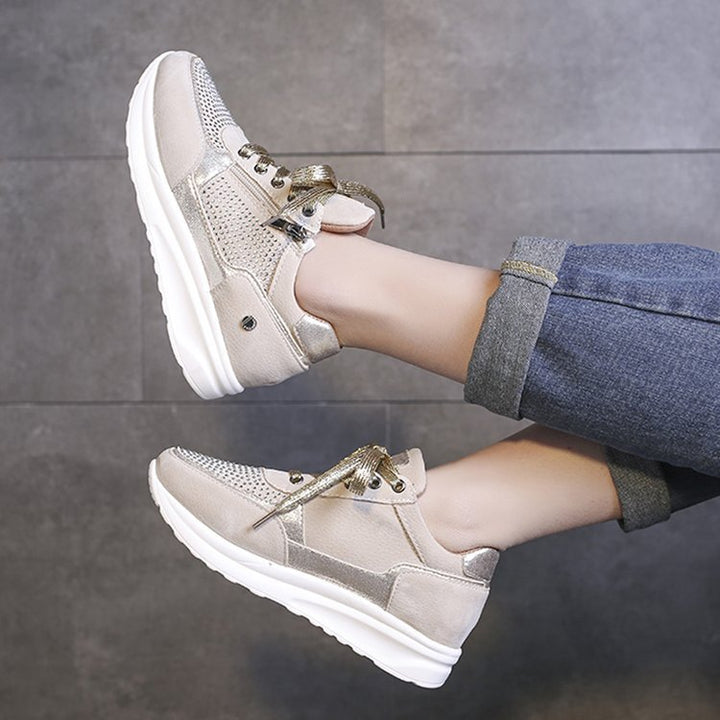 Dame Sneakers med åndbart mesh-overmateriale og fashionable accenter Stilla