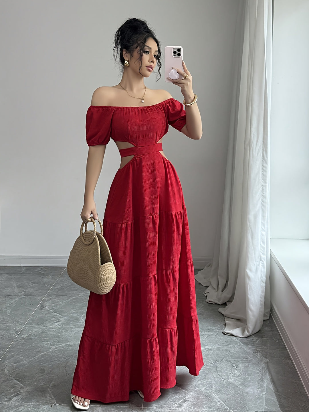 Dame Off-Shoulder Maxikjole med Cut-Outs og voluminøse ærmer Stilla