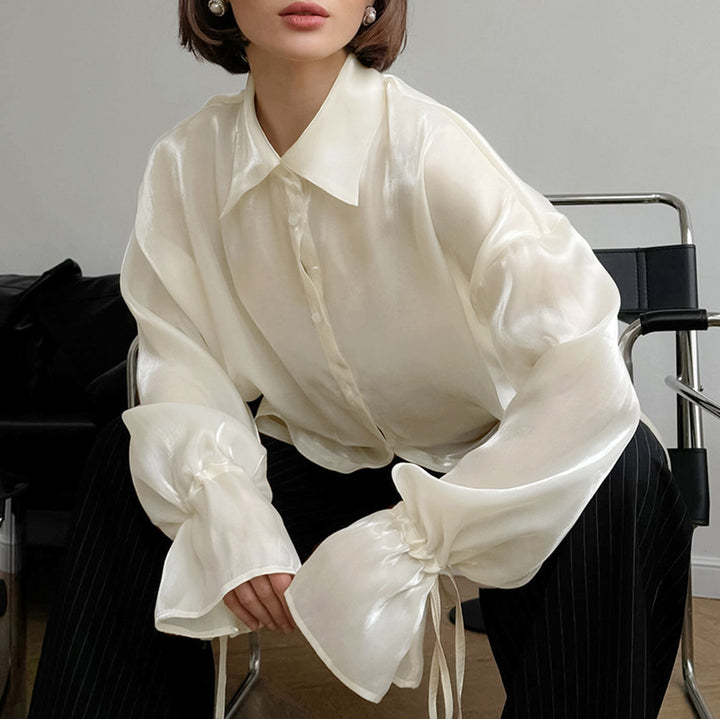 Dame Elegant og luftig bluse med voluminøse ærmer og fin glans Stilla