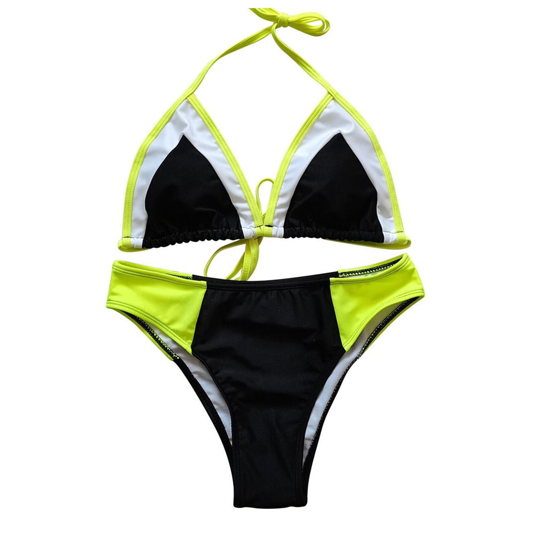 Dame bikini med kontrasterende farver og modische accenter Stilla