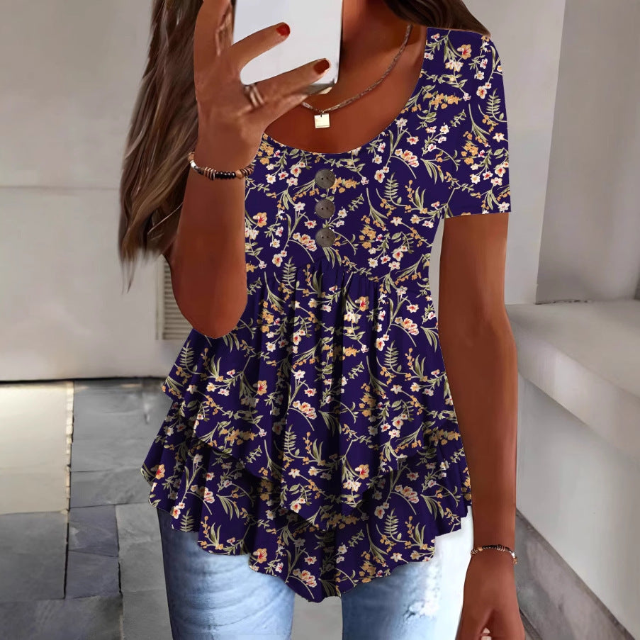 Damebluse med floralt flæsedesign og knapdetaljering Stilla