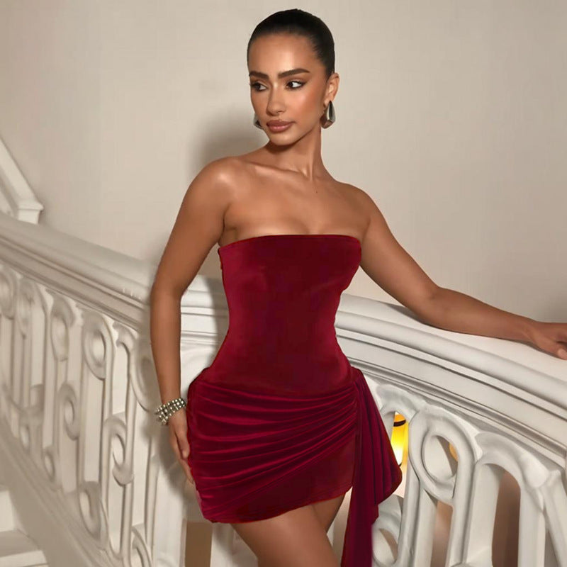 Dame elegant minikjole med asymmetrisk ruffles detaljer og off-shoulder design Skovae