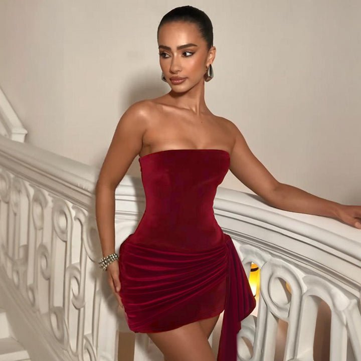 Dame elegant minikjole med asymmetrisk ruffles detaljer og off-shoulder design Skovae