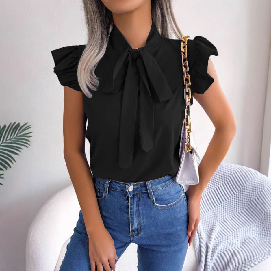 Damebluse med flæse detaljer og sløjfedesign Stilla