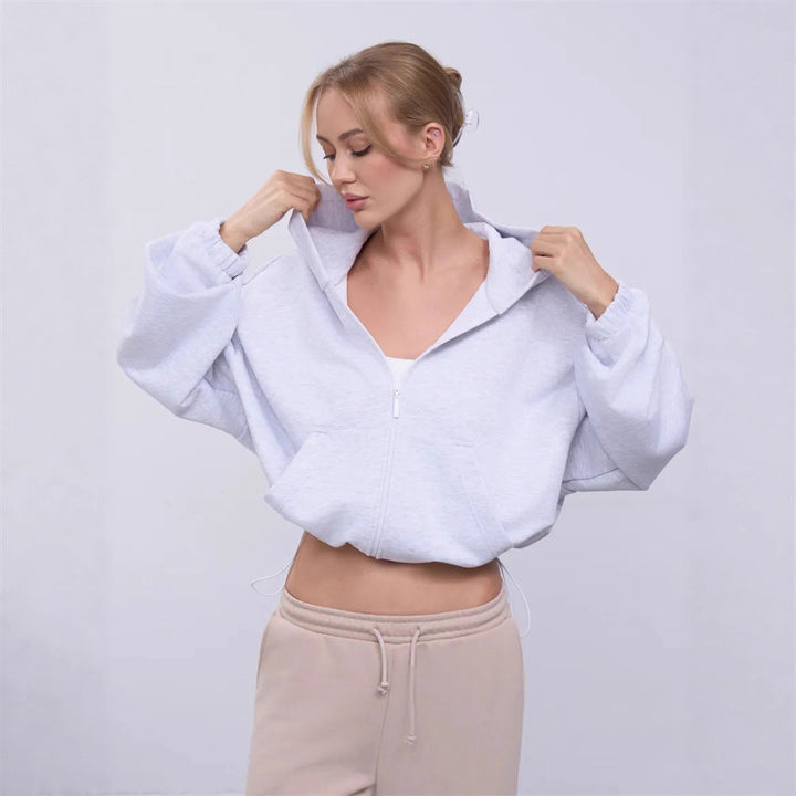 Dame cropped hoodie jakke med voluminøse ærmer og praktiske lommer Skovae
