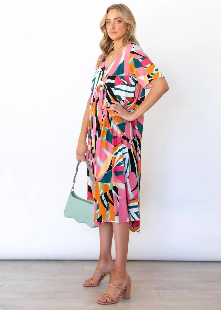 Femme Plisseret Midi Kjole med Farverig Geometrisk Print Stilla