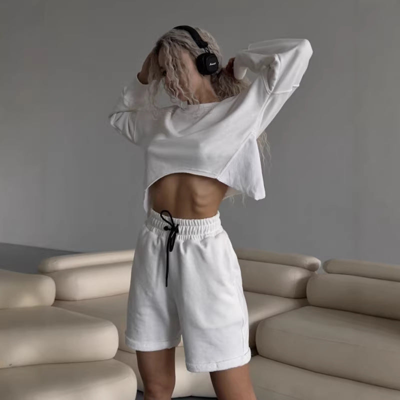 Kvinders afslappede sweatshirt og shorts sæt med snøre og farverigt design