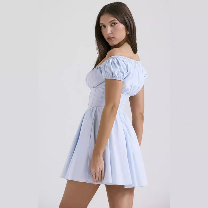 Dame mini kjoler med elegant flæse design og tætsiddende top