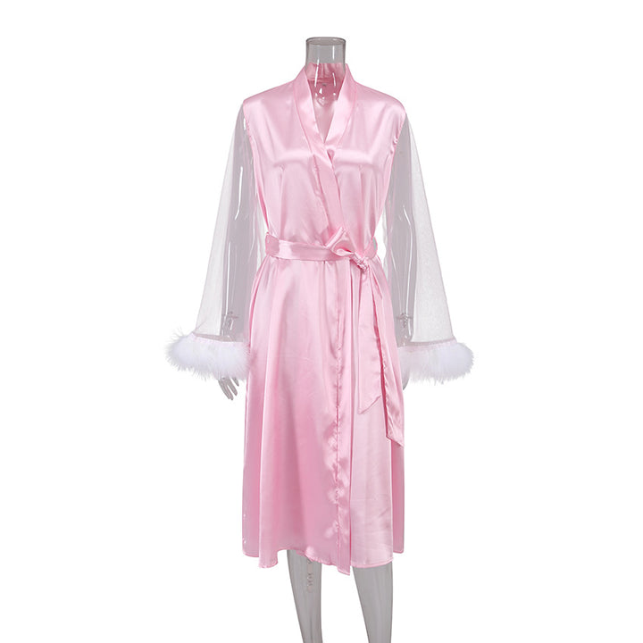 Dame Satin-Robe med gennemsigtige ærmer og elegante flæsedetaljer Stilla