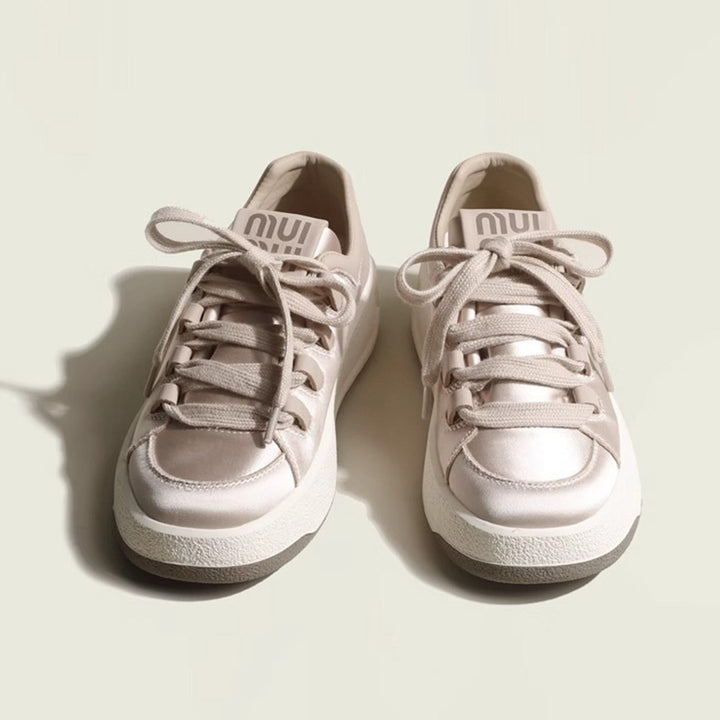 Dame Elegante Sneakers med satineret overflade og behagelig sål Stilla