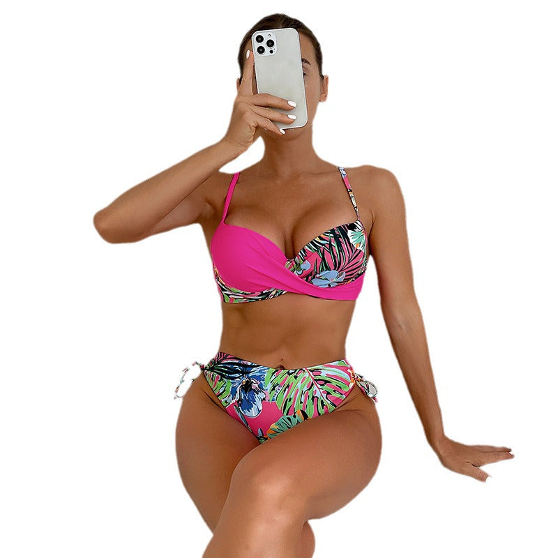 Dame bikini-sæt med trendy dyreprint og elastiske sidebånd Skovae