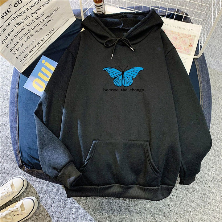 Kvinders hoodie med kort skæring og unikt sommerfugl motiv Skovae