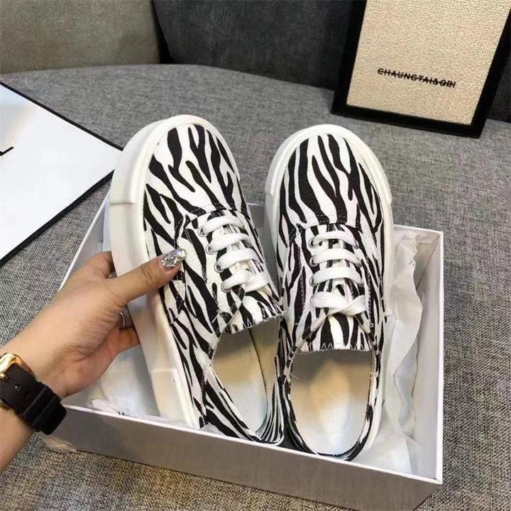 Dame mode sneakers med trendy dyremønster og komfortabel sål Stilla