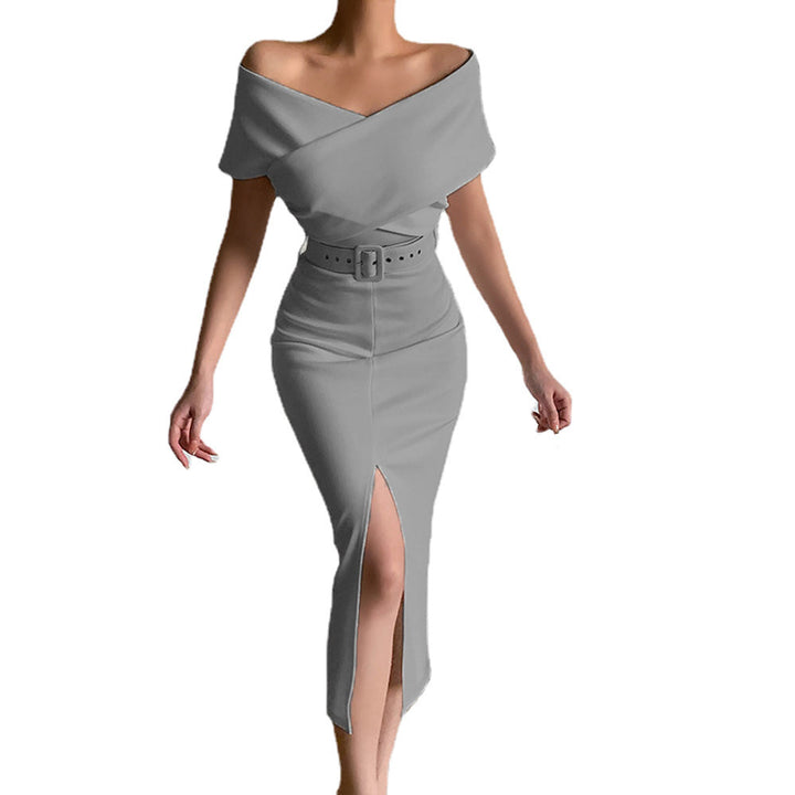Dame figursyet midi-kjole med off-shoulder udskæring og sidelæg Stilla