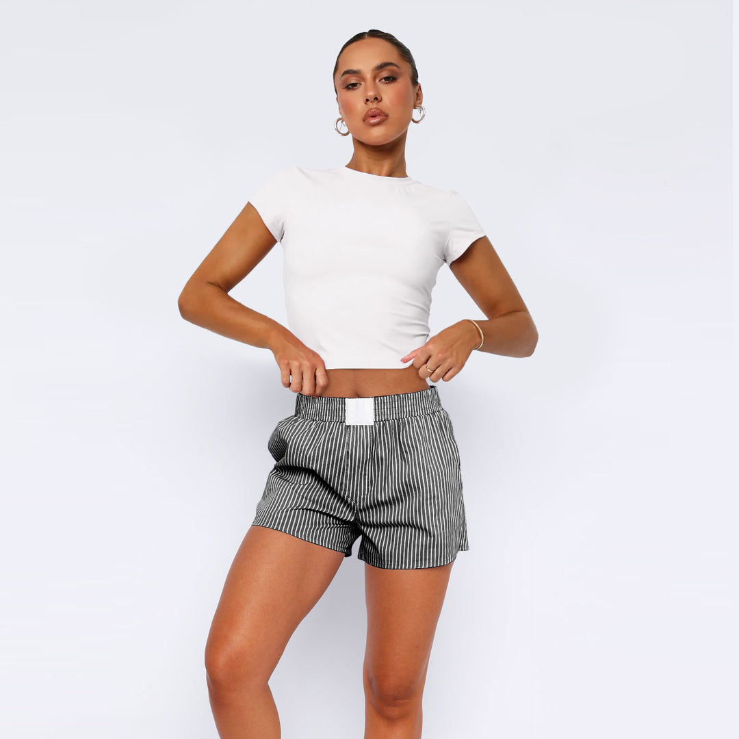 Dame stribede shorts med elastisk talje og praktiske sideåbninger Stilla