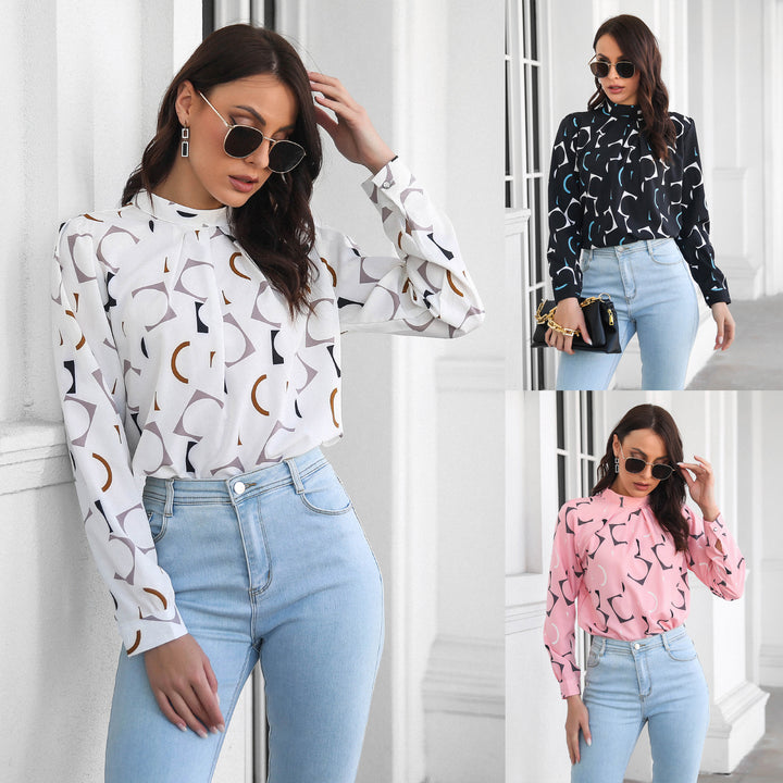 Damebluse med moderne geometrisk design og afslappet snit Stilla