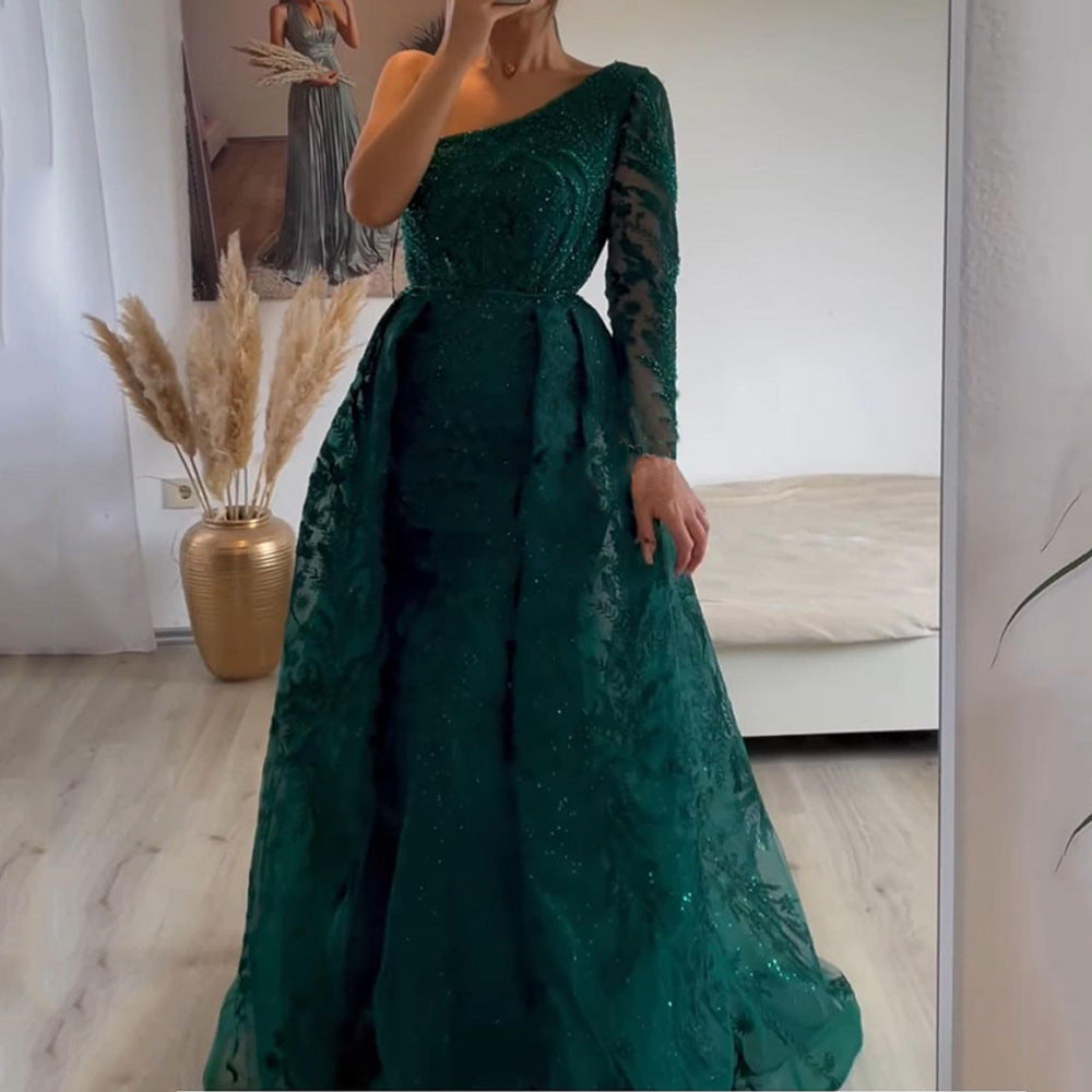 Dame Elegant og raffineret aftenkjole med asymmetrisk snit Stilla