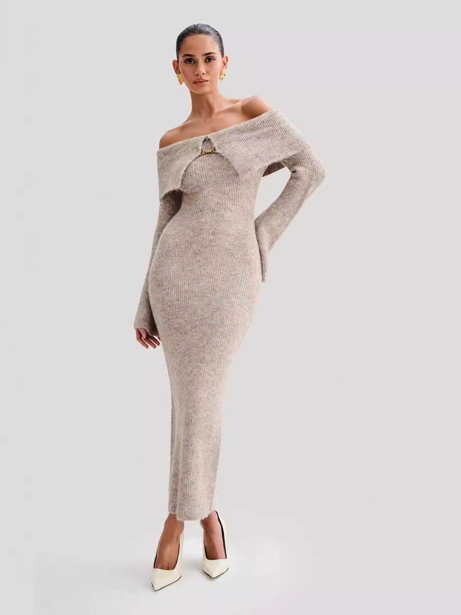 Dame Figurformet Strikkjole med Off-Shoulder-design og Knapdetalje Stilla