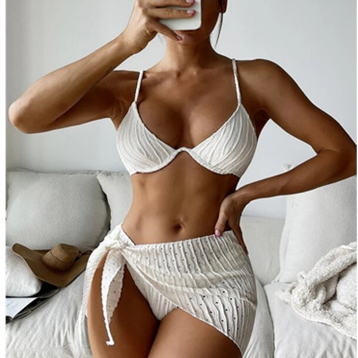 Dame bikini-sæt med raffinerede ribdesigns og aftageligt omslagsskjørt Stilla