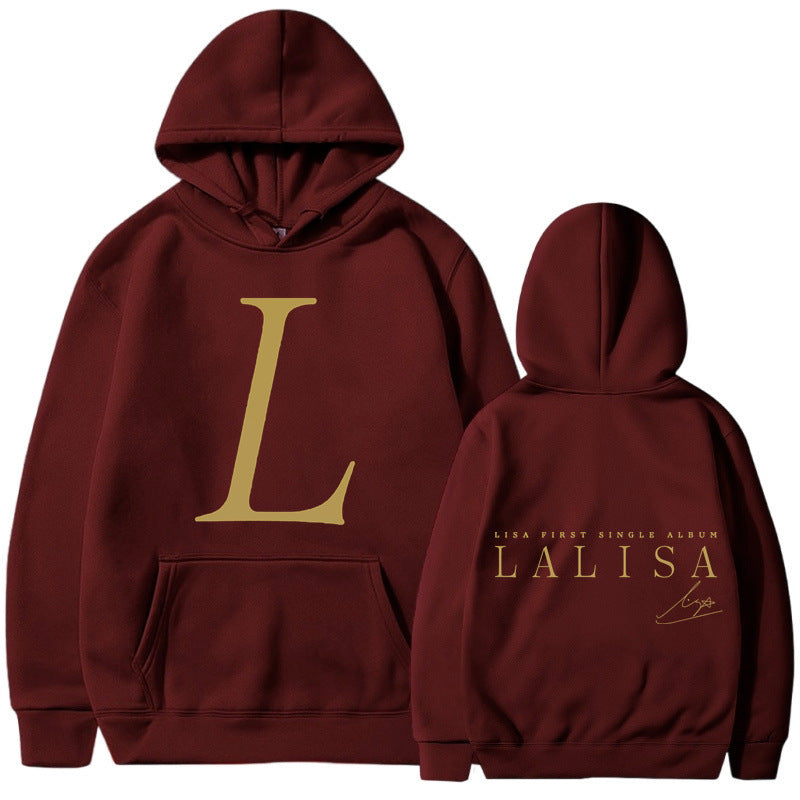 Kvindernes hoodie med stilfuldt initialer print og generøs kængurulomme Skovae