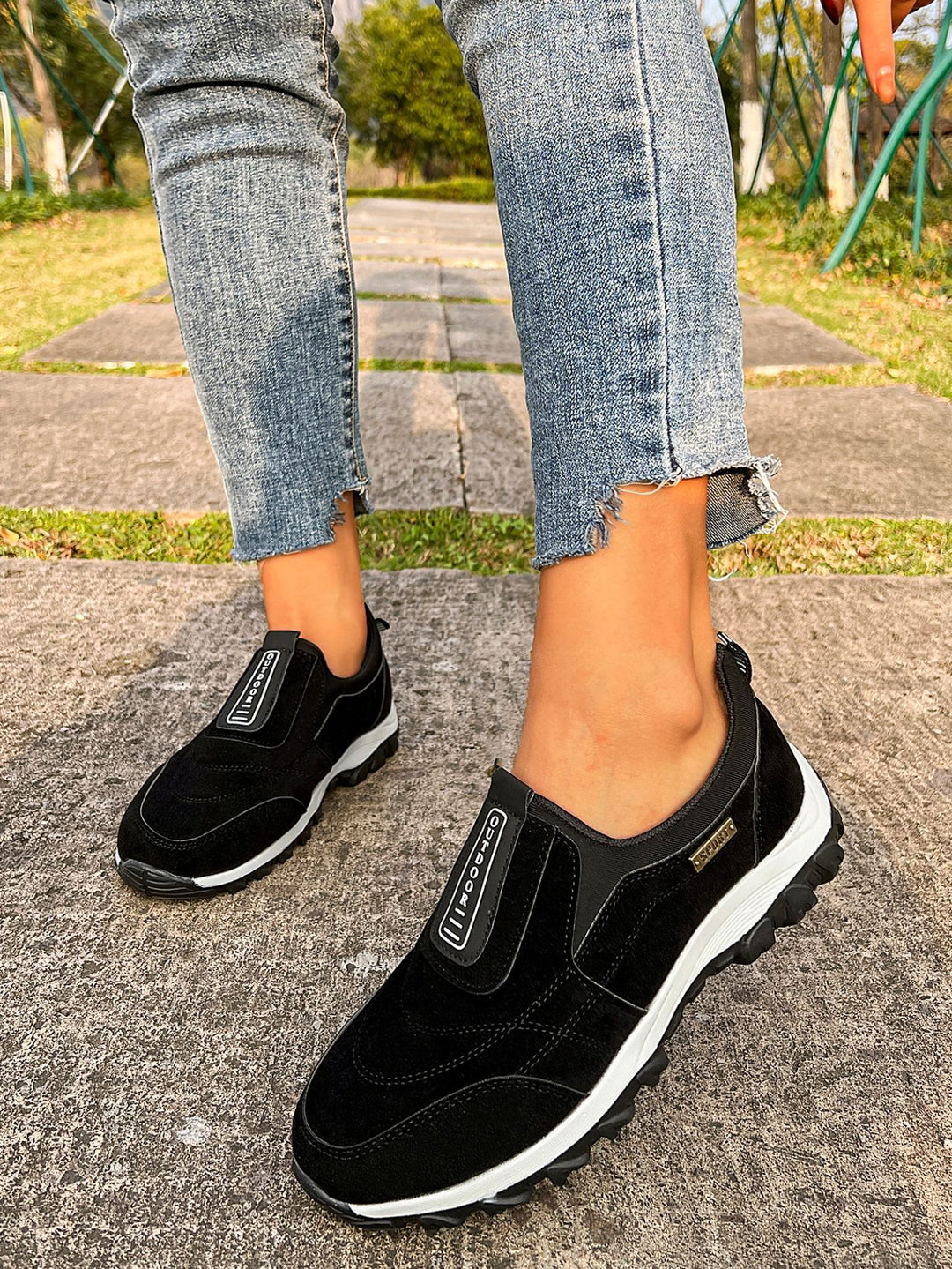 Dame komfortable outdoor sneakers med skridsikker sål og elastisk indgang Stilla