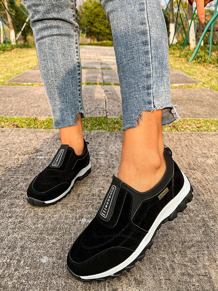 Dame komfortable outdoor sneakers med skridsikker sål og elastisk indgang Stilla