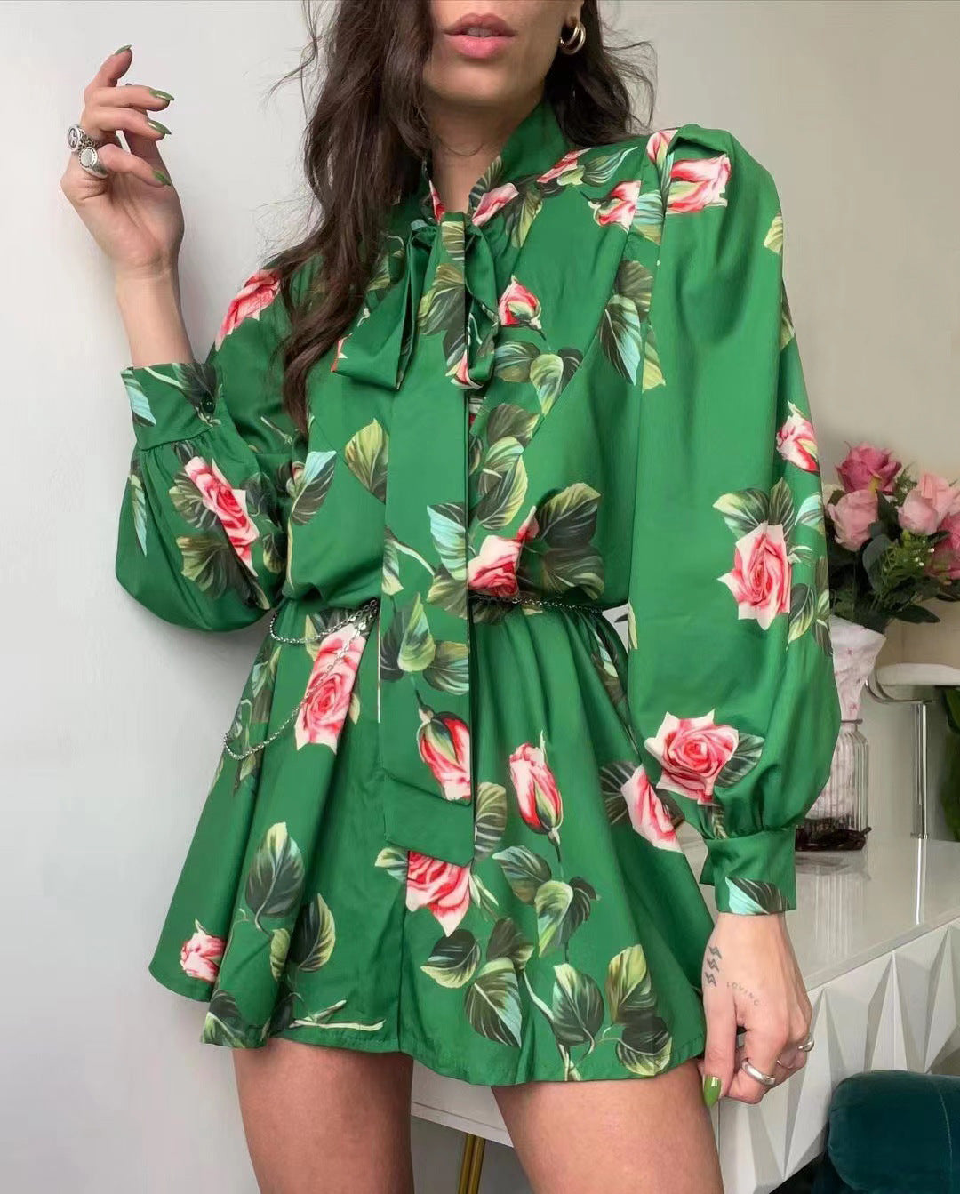 Dame blomsterkjole med voluminøse ærmer og sløjfe Stilla