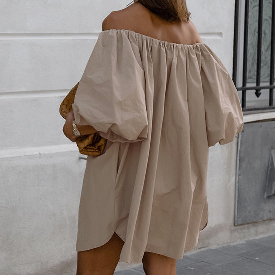 Dame Off-Shoulder Minikjole med voluminøse ærmer og lige skåret kant Stilla