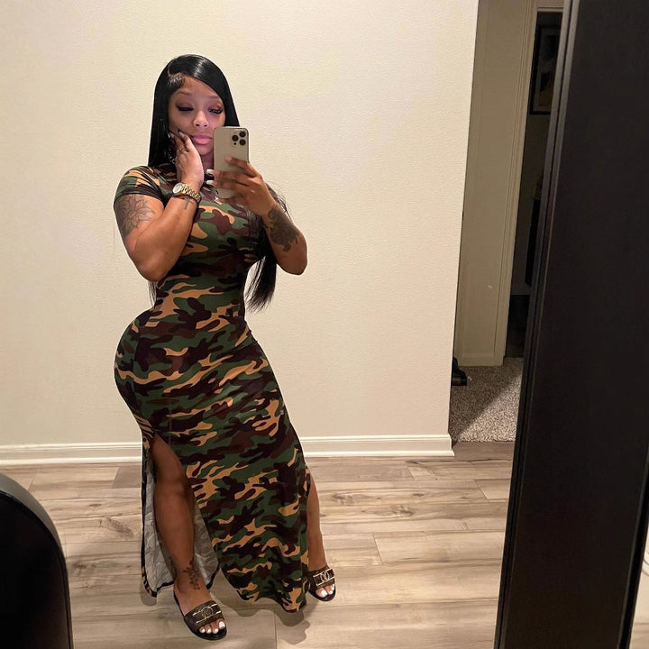 Dame maxikjole med sidelange åbning og moderne camouflage-mønster Stilla