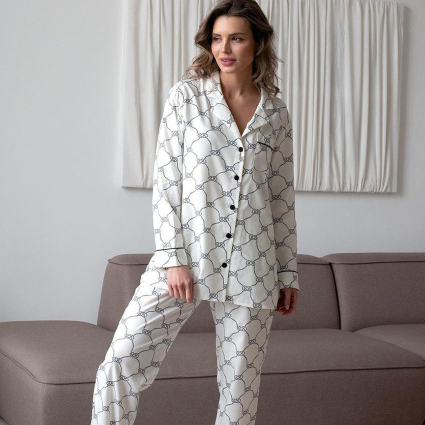 Dame høj kvalitets satin-pyjamas med knaplukning og elegant mønster Stilla