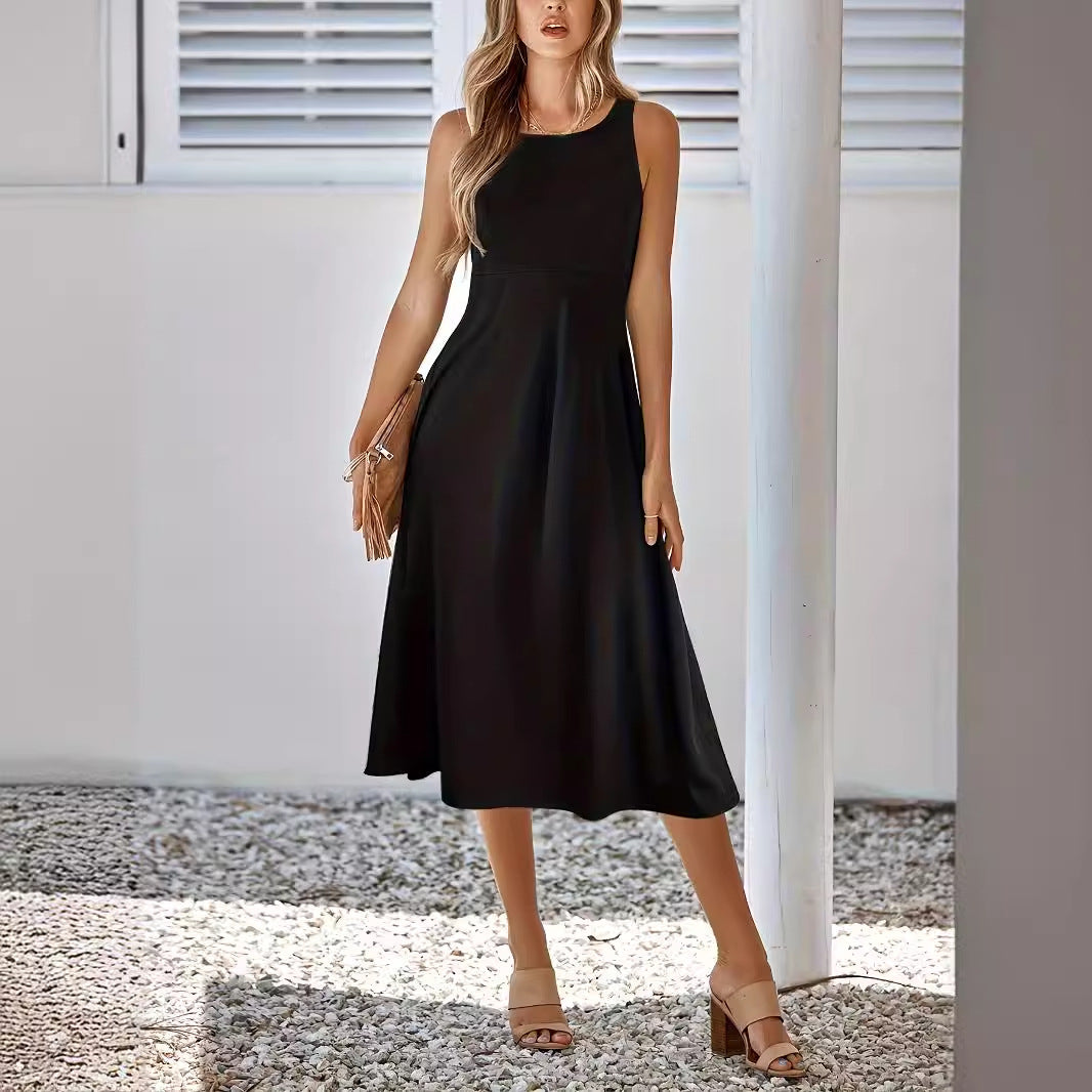 Dame Elegant Midikjole med svajende nederdel og ærmeløs design Stilla