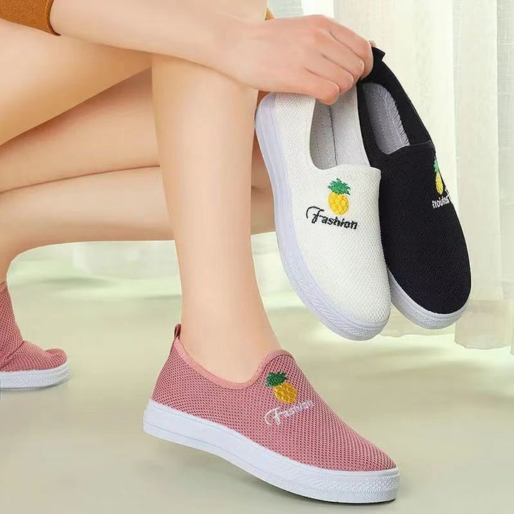 Femme Let Mesh Slip-On Sneakers med sjov broderi Stilla
