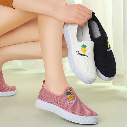 Femme Let Mesh Slip-On Sneakers med sjov broderi Stilla