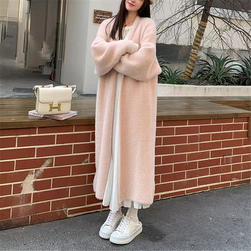 Kvinders Fluffy Maxi Cardigan med Dyb V-Hals og Oversized Silhuet Stilla